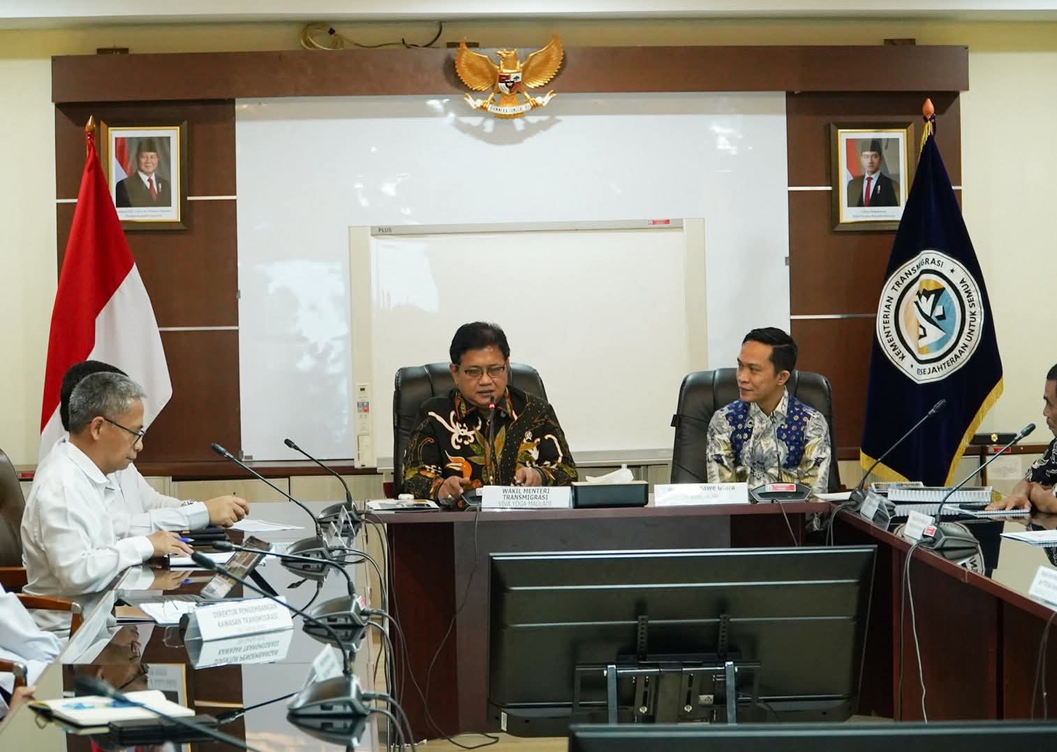 Bupati Konawe Utara Bahas Pengembangan Kawasan Transmigrasi dengan Wamen Transmigrasi RI